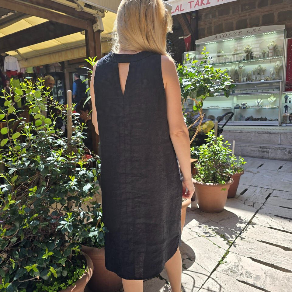 Doğal Şıklık: Minimalist Kolsuz Elbise