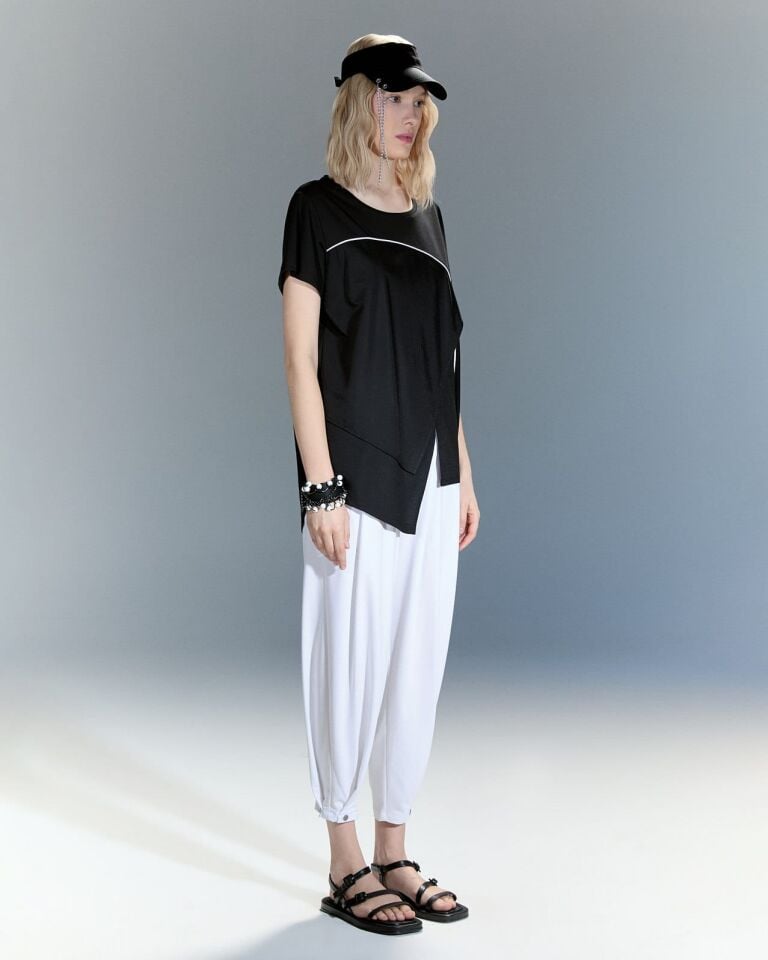 Keskin Çizgi Siyah Asimetrik Bluz