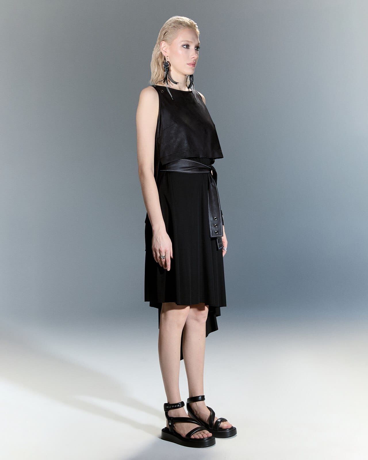 Kemer Detaylı Modern Siyah Elbise